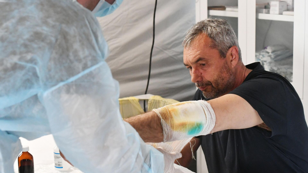 Военврач: ВСУ целенаправленно бьет по всем медикам, и военным и гражданским